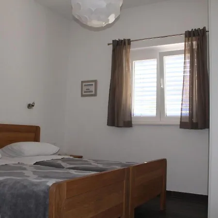 Apartamento Cheerful In With Roof Terrace Veli Rat