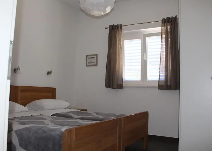 Apartment In Near Beaches Veli Rat