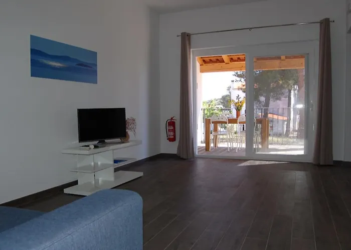 Apartment In Near Beaches Veli Rat